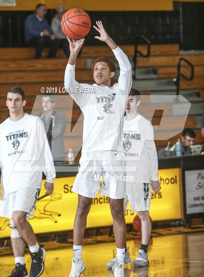 Thumbnail 1 in Holy Trinity vs Mt. Vernon (New York Holiday Invitational) photogallery.