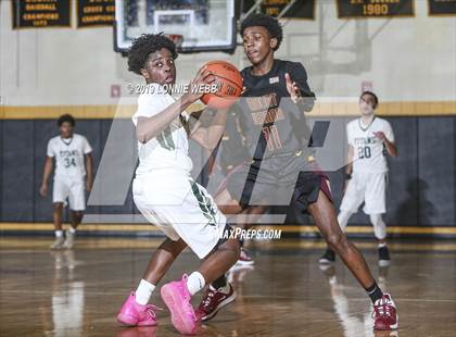 Thumbnail 2 in Holy Trinity vs Mt. Vernon (New York Holiday Invitational) photogallery.