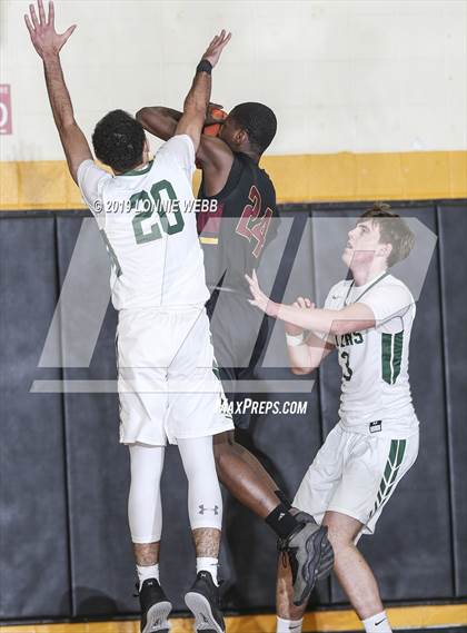 Thumbnail 3 in Holy Trinity vs Mt. Vernon (New York Holiday Invitational) photogallery.