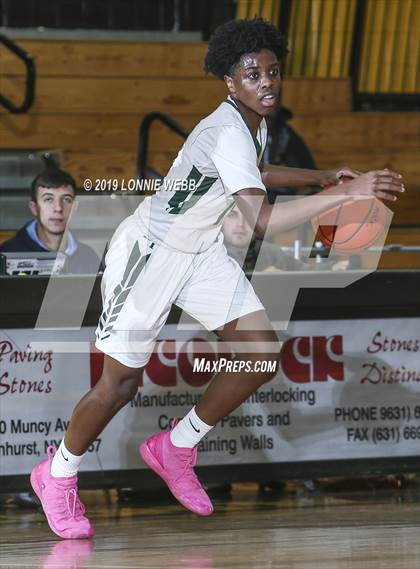 Thumbnail 2 in Holy Trinity vs Mt. Vernon (New York Holiday Invitational) photogallery.