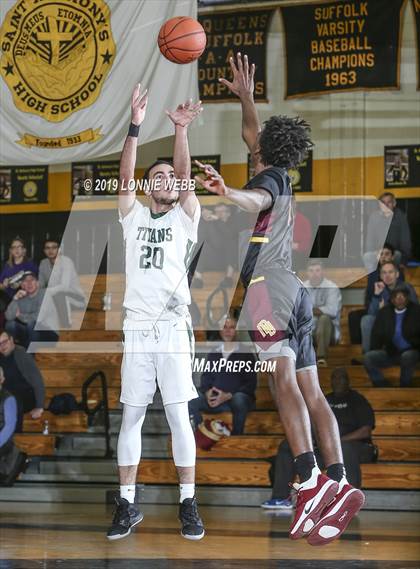 Thumbnail 1 in Holy Trinity vs Mt. Vernon (New York Holiday Invitational) photogallery.