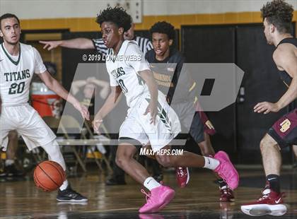 Thumbnail 2 in Holy Trinity vs Mt. Vernon (New York Holiday Invitational) photogallery.