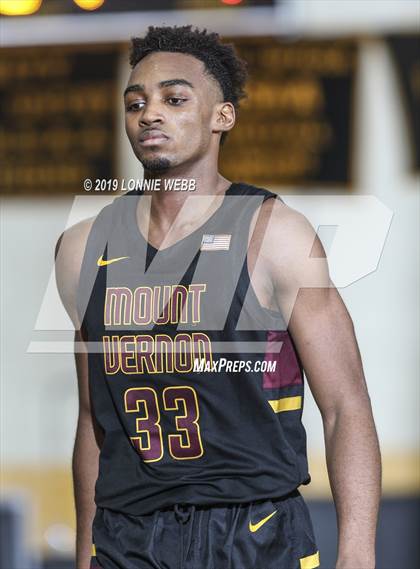 Thumbnail 3 in Holy Trinity vs Mt. Vernon (New York Holiday Invitational) photogallery.