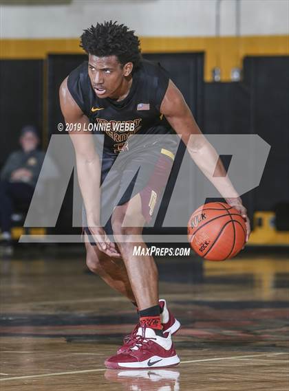 Thumbnail 2 in Holy Trinity vs Mt. Vernon (New York Holiday Invitational) photogallery.