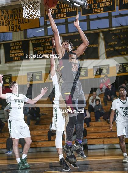 Thumbnail 2 in Holy Trinity vs Mt. Vernon (New York Holiday Invitational) photogallery.