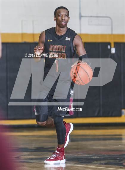 Thumbnail 2 in Holy Trinity vs Mt. Vernon (New York Holiday Invitational) photogallery.