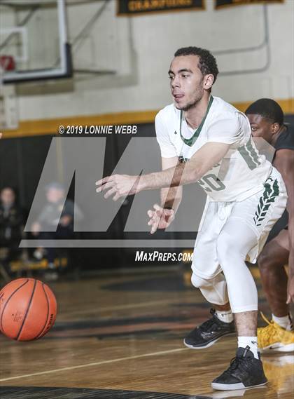 Thumbnail 2 in Holy Trinity vs Mt. Vernon (New York Holiday Invitational) photogallery.