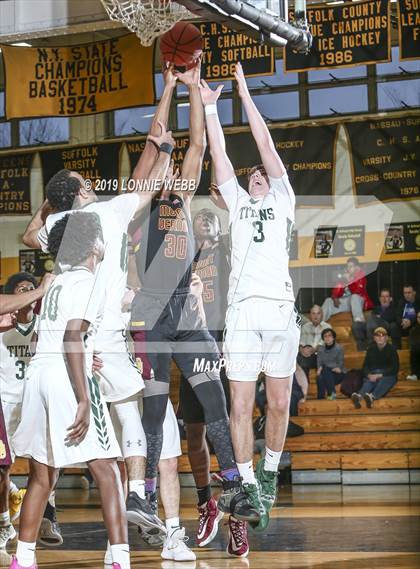 Thumbnail 2 in Holy Trinity vs Mt. Vernon (New York Holiday Invitational) photogallery.