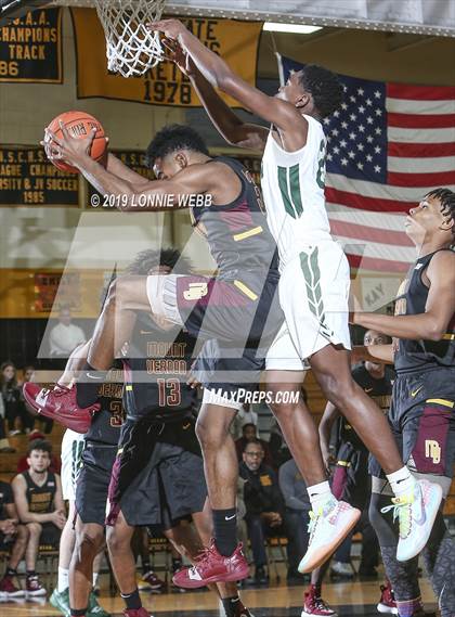 Thumbnail 2 in Holy Trinity vs Mt. Vernon (New York Holiday Invitational) photogallery.