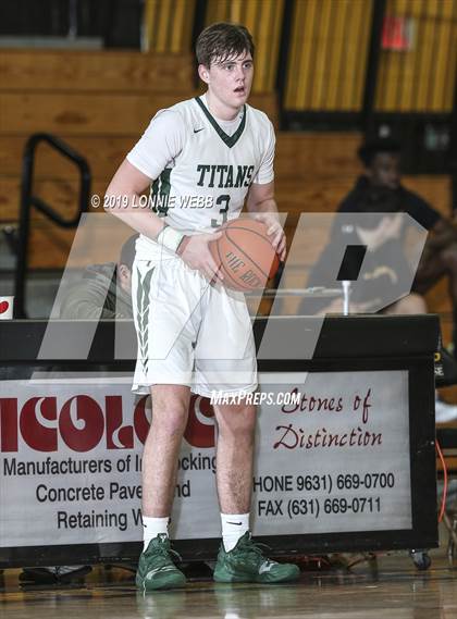 Thumbnail 2 in Holy Trinity vs Mt. Vernon (New York Holiday Invitational) photogallery.