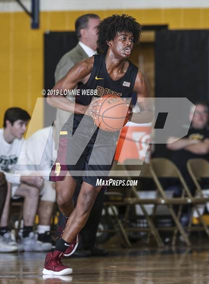 Thumbnail 1 in Holy Trinity vs Mt. Vernon (New York Holiday Invitational) photogallery.