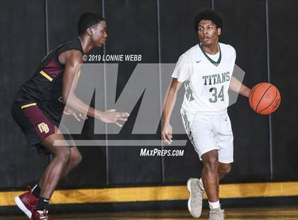 Thumbnail 3 in Holy Trinity vs Mt. Vernon (New York Holiday Invitational) photogallery.