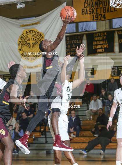Thumbnail 3 in Holy Trinity vs Mt. Vernon (New York Holiday Invitational) photogallery.