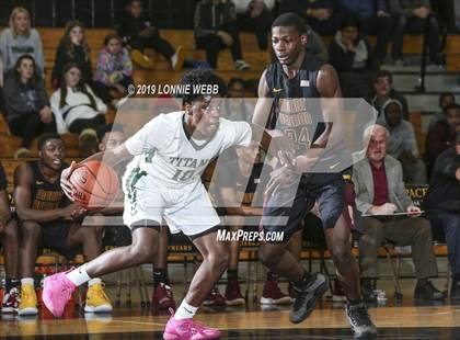 Thumbnail 3 in Holy Trinity vs Mt. Vernon (New York Holiday Invitational) photogallery.