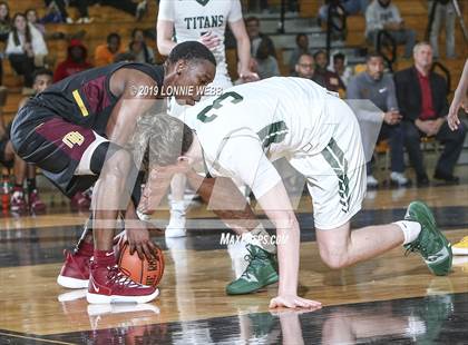 Thumbnail 1 in Holy Trinity vs Mt. Vernon (New York Holiday Invitational) photogallery.