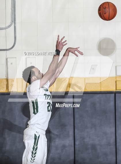 Thumbnail 2 in Holy Trinity vs Mt. Vernon (New York Holiday Invitational) photogallery.