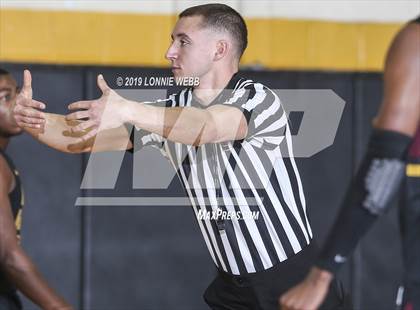 Thumbnail 3 in Holy Trinity vs Mt. Vernon (New York Holiday Invitational) photogallery.