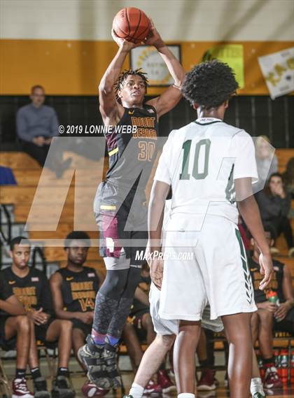 Thumbnail 3 in Holy Trinity vs Mt. Vernon (New York Holiday Invitational) photogallery.