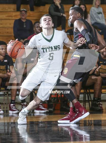 Thumbnail 1 in Holy Trinity vs Mt. Vernon (New York Holiday Invitational) photogallery.