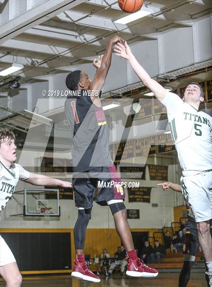 Thumbnail 1 in Holy Trinity vs Mt. Vernon (New York Holiday Invitational) photogallery.