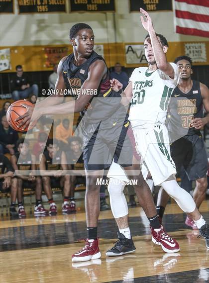 Thumbnail 3 in Holy Trinity vs Mt. Vernon (New York Holiday Invitational) photogallery.