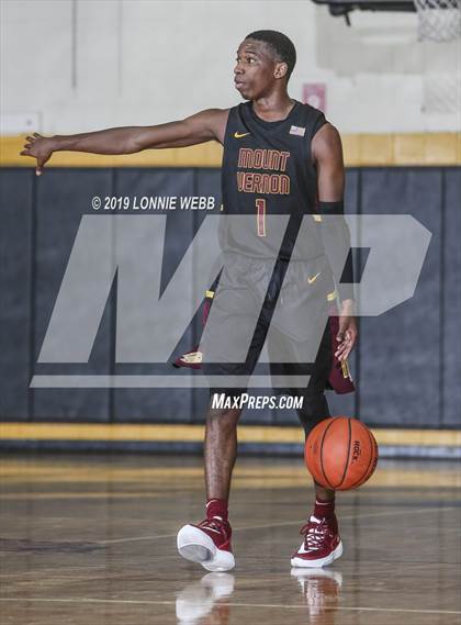 Thumbnail 1 in Holy Trinity vs Mt. Vernon (New York Holiday Invitational) photogallery.