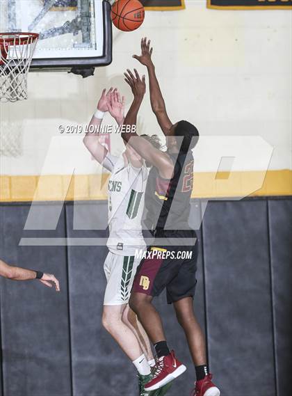 Thumbnail 2 in Holy Trinity vs Mt. Vernon (New York Holiday Invitational) photogallery.