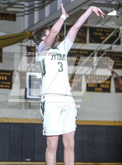 Thumbnail 3 in Holy Trinity vs Mt. Vernon (New York Holiday Invitational) photogallery.