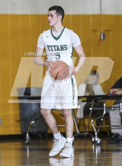 Thumbnail 3 in Holy Trinity vs Mt. Vernon (New York Holiday Invitational) photogallery.