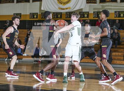 Thumbnail 3 in Holy Trinity vs Mt. Vernon (New York Holiday Invitational) photogallery.