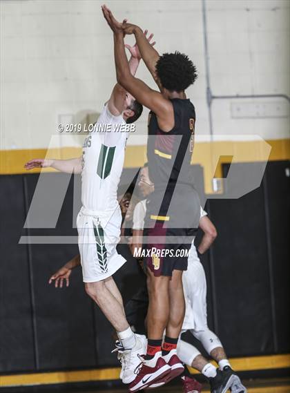 Thumbnail 2 in Holy Trinity vs Mt. Vernon (New York Holiday Invitational) photogallery.