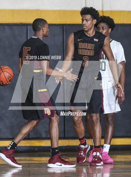 Thumbnail 1 in Holy Trinity vs Mt. Vernon (New York Holiday Invitational) photogallery.