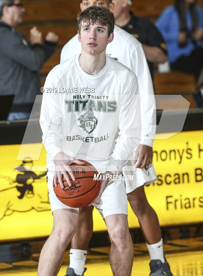 Thumbnail 2 in Holy Trinity vs Mt. Vernon (New York Holiday Invitational) photogallery.