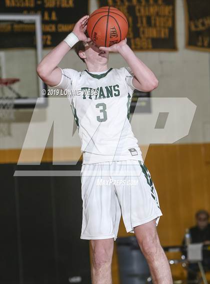 Thumbnail 3 in Holy Trinity vs Mt. Vernon (New York Holiday Invitational) photogallery.