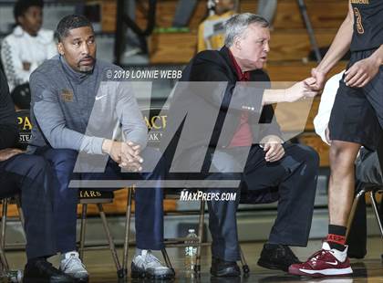 Thumbnail 3 in Holy Trinity vs Mt. Vernon (New York Holiday Invitational) photogallery.