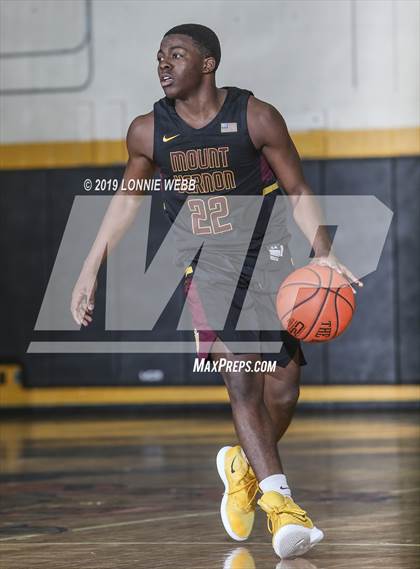 Thumbnail 2 in Holy Trinity vs Mt. Vernon (New York Holiday Invitational) photogallery.