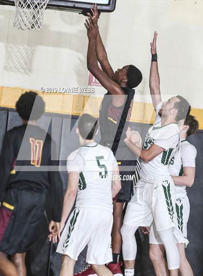 Thumbnail 3 in Holy Trinity vs Mt. Vernon (New York Holiday Invitational) photogallery.