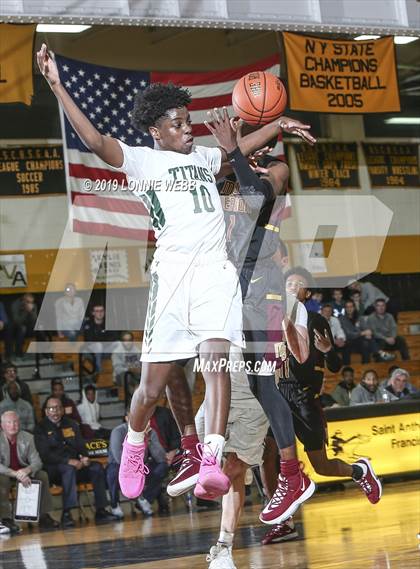 Thumbnail 2 in Holy Trinity vs Mt. Vernon (New York Holiday Invitational) photogallery.