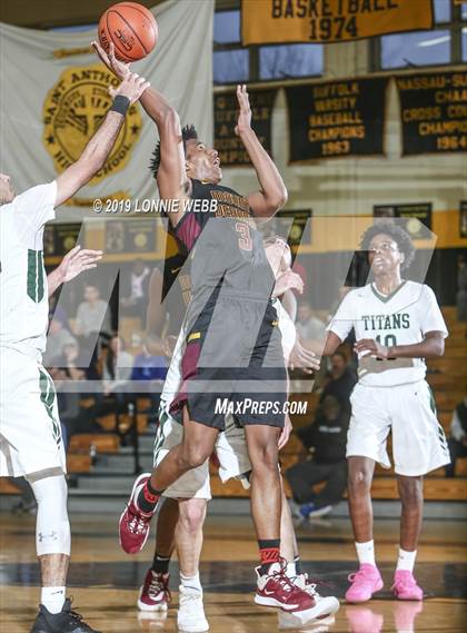 Thumbnail 2 in Holy Trinity vs Mt. Vernon (New York Holiday Invitational) photogallery.