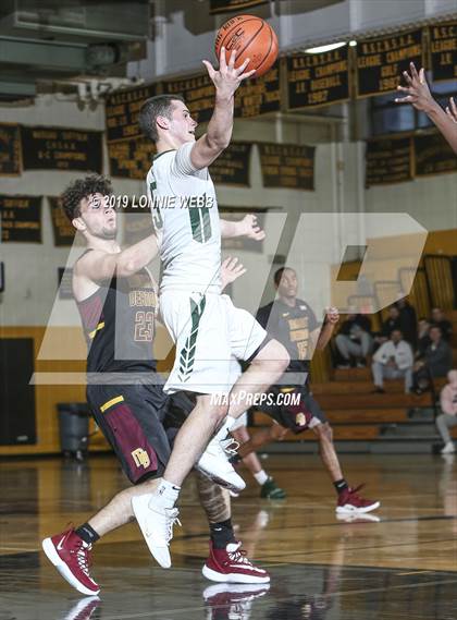 Thumbnail 1 in Holy Trinity vs Mt. Vernon (New York Holiday Invitational) photogallery.
