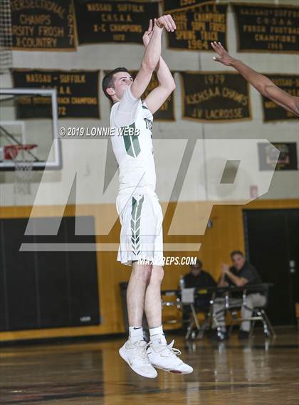 Thumbnail 1 in Holy Trinity vs Mt. Vernon (New York Holiday Invitational) photogallery.