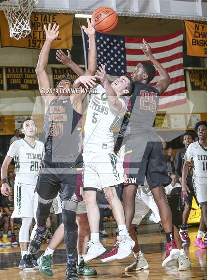 Thumbnail 1 in Holy Trinity vs Mt. Vernon (New York Holiday Invitational) photogallery.