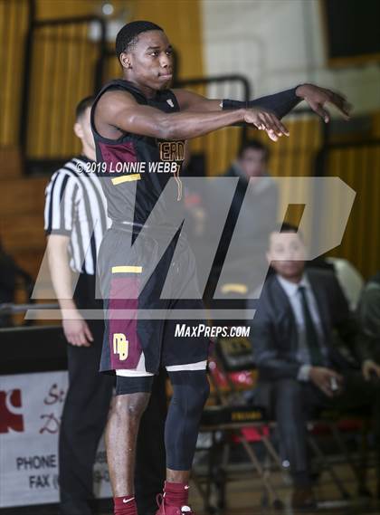 Thumbnail 2 in Holy Trinity vs Mt. Vernon (New York Holiday Invitational) photogallery.