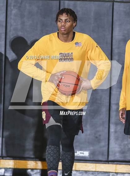 Thumbnail 2 in Holy Trinity vs Mt. Vernon (New York Holiday Invitational) photogallery.