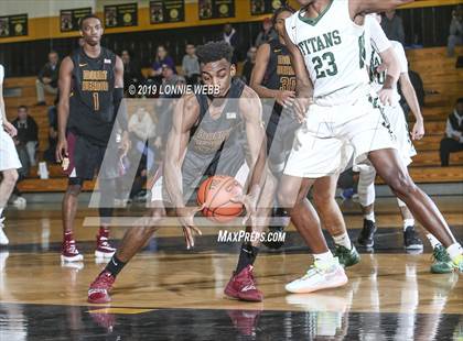 Thumbnail 3 in Holy Trinity vs Mt. Vernon (New York Holiday Invitational) photogallery.