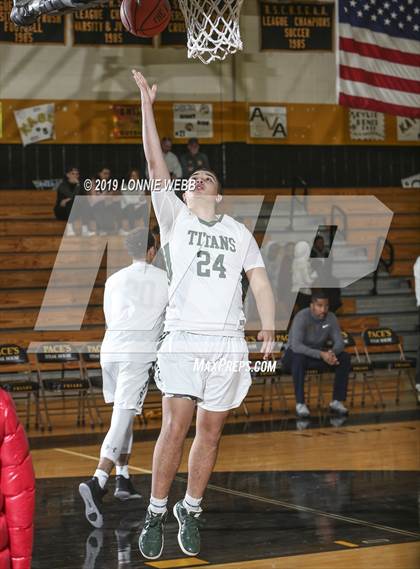 Thumbnail 2 in Holy Trinity vs Mt. Vernon (New York Holiday Invitational) photogallery.