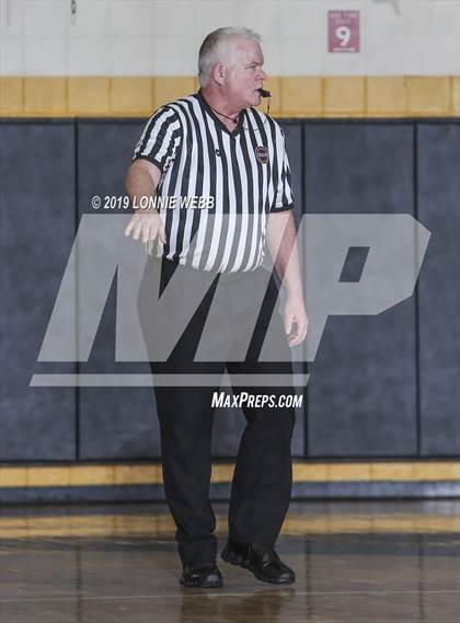 Thumbnail 1 in Holy Trinity vs Mt. Vernon (New York Holiday Invitational) photogallery.