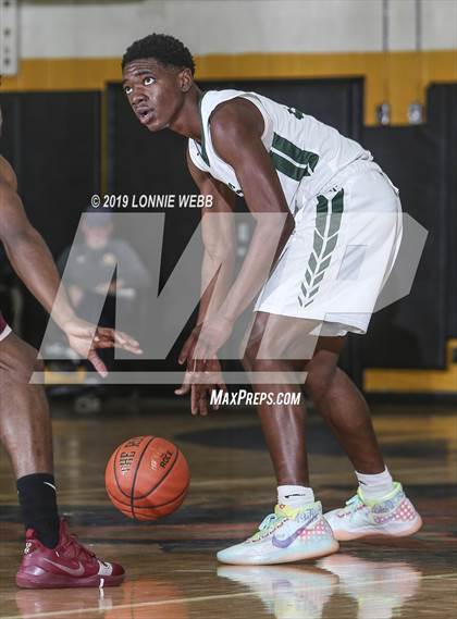 Thumbnail 1 in Holy Trinity vs Mt. Vernon (New York Holiday Invitational) photogallery.