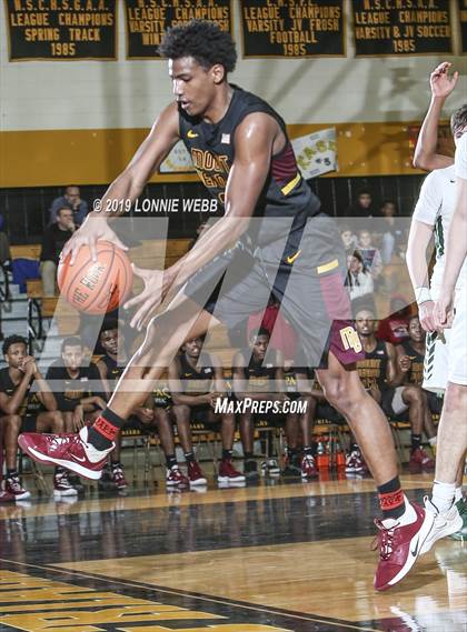 Thumbnail 2 in Holy Trinity vs Mt. Vernon (New York Holiday Invitational) photogallery.