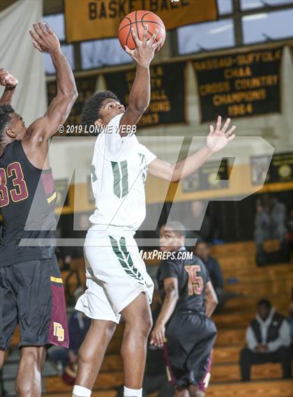 Thumbnail 3 in Holy Trinity vs Mt. Vernon (New York Holiday Invitational) photogallery.